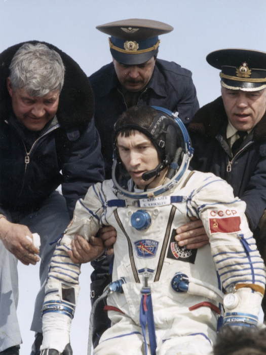 Курьёз советской космонавтики: Почему последний космонавт СССР улетел из одной страны, а вернулся в другую