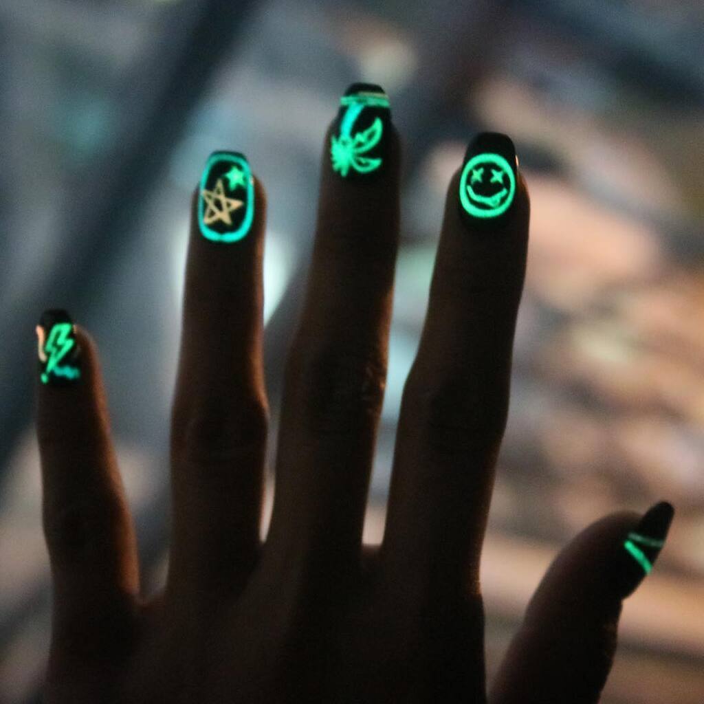 Маникюр на Хэллоуин-2019: страшно красивые идеи дизайна ногтей