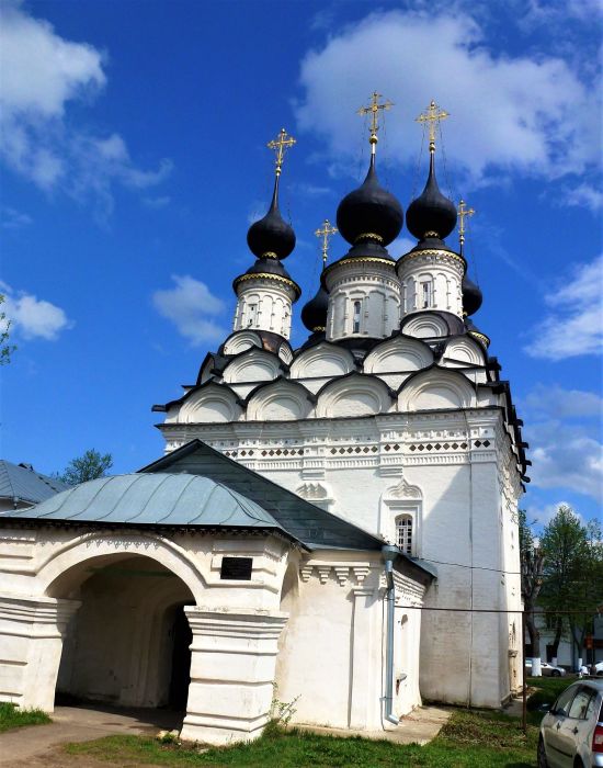 Почему на православных храмах купола разного цвета и что означает их количество