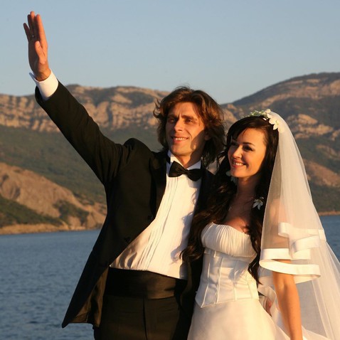 «Вдвоем вы преодолеете все»: близкие поздравили Анастасию Заворотнюк и Петра Чернышева с 11-й годовщиной венчания