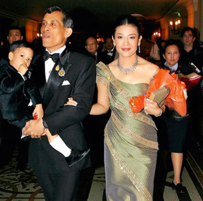 За что король-донжуан из Таиланда разжаловал свою официальную фаворитку