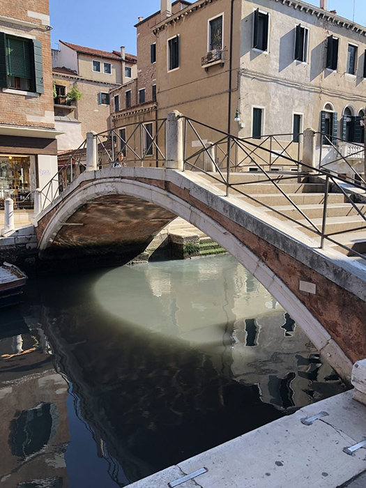 Зачем в Венеции людей бросали людей прямо в канализацию