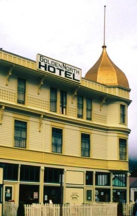5 отелей, где можно переночевать вместе с привидениями
