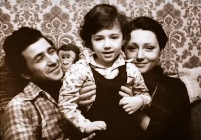 Два брака и 17 лет одиночества Бориса Смолкина: Почему дворецкий из «Моей прекрасной няни» завидовал семейным парам