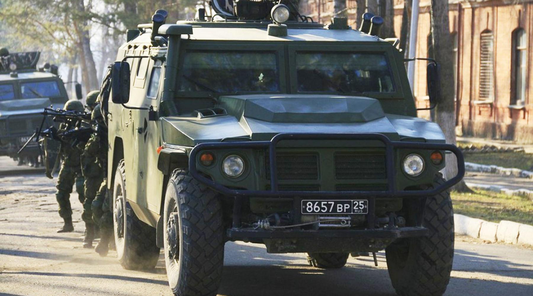 «Конструктивно ближе к бронетранспортёру»: на что способен российский армейский автомобиль «Тигр-М»