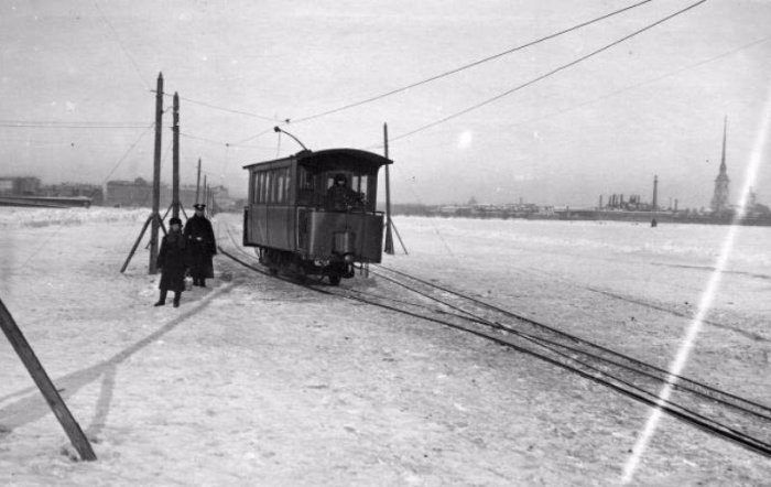 Ледовые трамваи в Петербурге: Общественный транспорт 100-летней давности на замерзшей Неве 