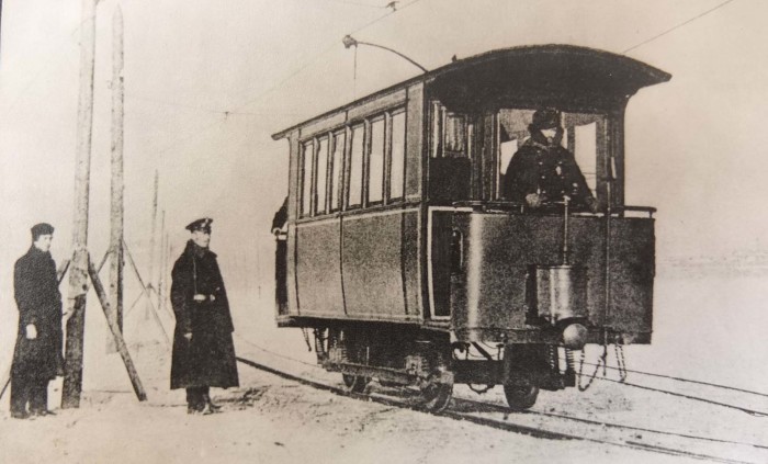 Ледовые трамваи в Петербурге: Общественный транспорт 100-летней давности на замерзшей Неве 