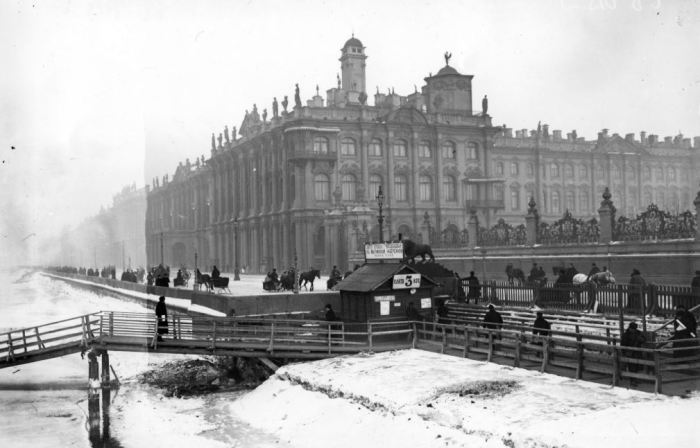 Ледовые трамваи в Петербурге: Общественный транспорт 100-летней давности на замерзшей Неве 