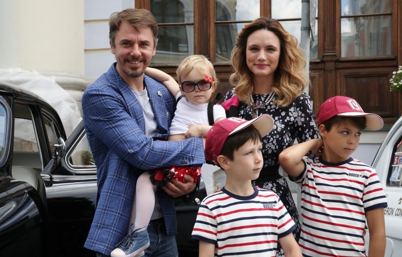 Игорь петренко с женой и дочерьми фото