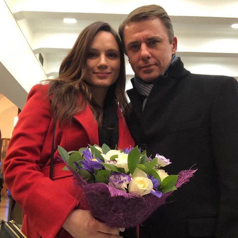 «Нет денег даже на новые коньки дочери»: жена Игоря Петренко пожаловалась на тяжелое финансовое положение в семье