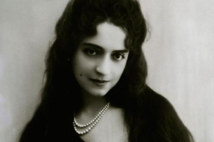 От куртизанки до египетской принцессы и преступницы: Сильная женщина Маргерит Алиберт