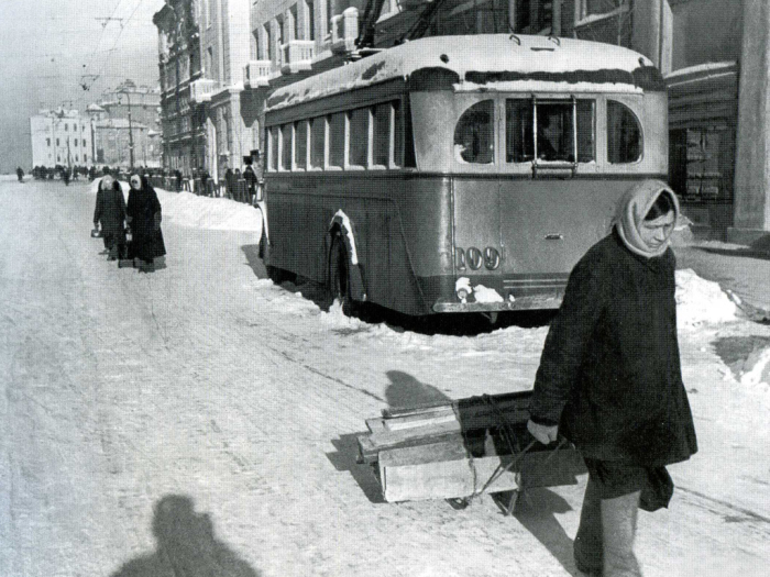 Первые троллейбусы Ленинграда: Почему их считали аттракционом, а в войну чуть не пустили по Ладоге 