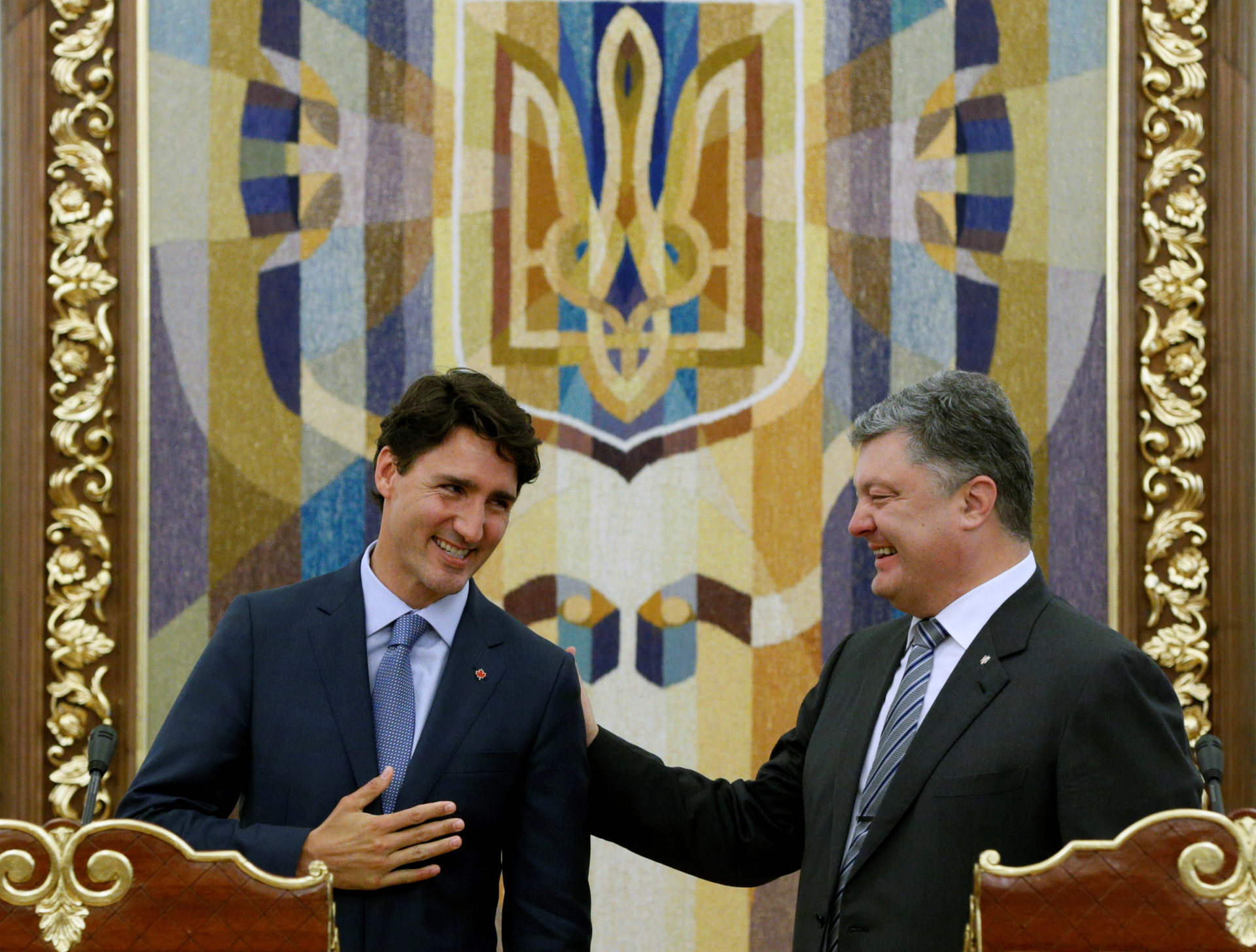 «Попытка переписать Минские соглашения»: почему Киев заявил о готовности разместить канадских миротворцев в Донбассе