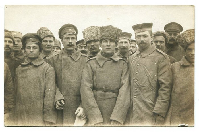 Что за мохнатые шапки на головах у русских казаков и зачем они им нужны