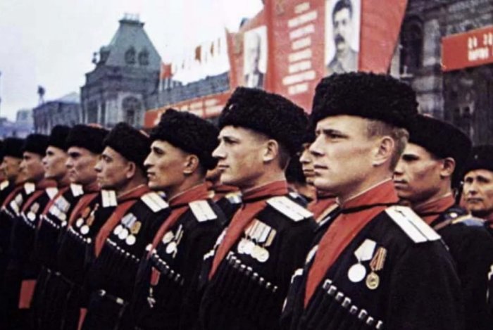 Что за мохнатые шапки на головах у русских казаков и зачем они им нужны