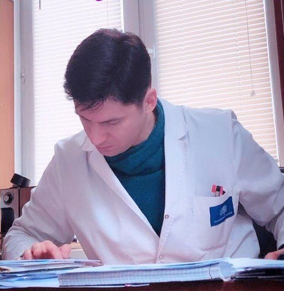 Муж врач гинеколог. Гинеколог мужчина. Врач мужской гинеколог. Красивый гинеколог мужчина. Лазерный врач Семенов Чебоксары.