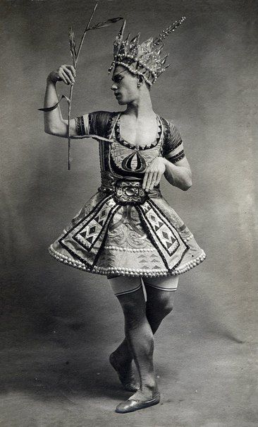 Из-за чего гениальный танцор утратил связь с реальностью: Два мира человека-бабочки Вацлава Нижинского