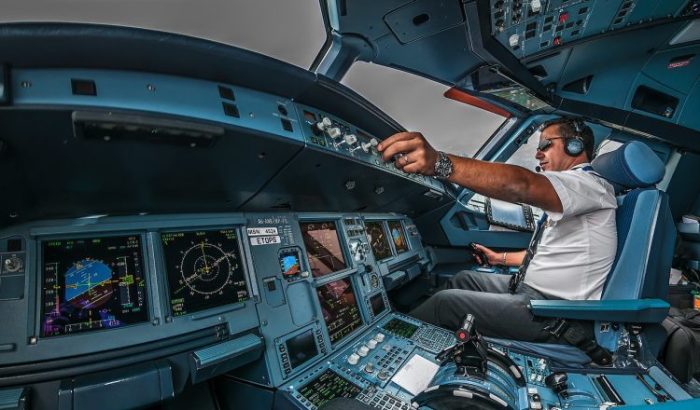 Каким образом пилоты самолетов запоминают расположение и назначение всех кнопок