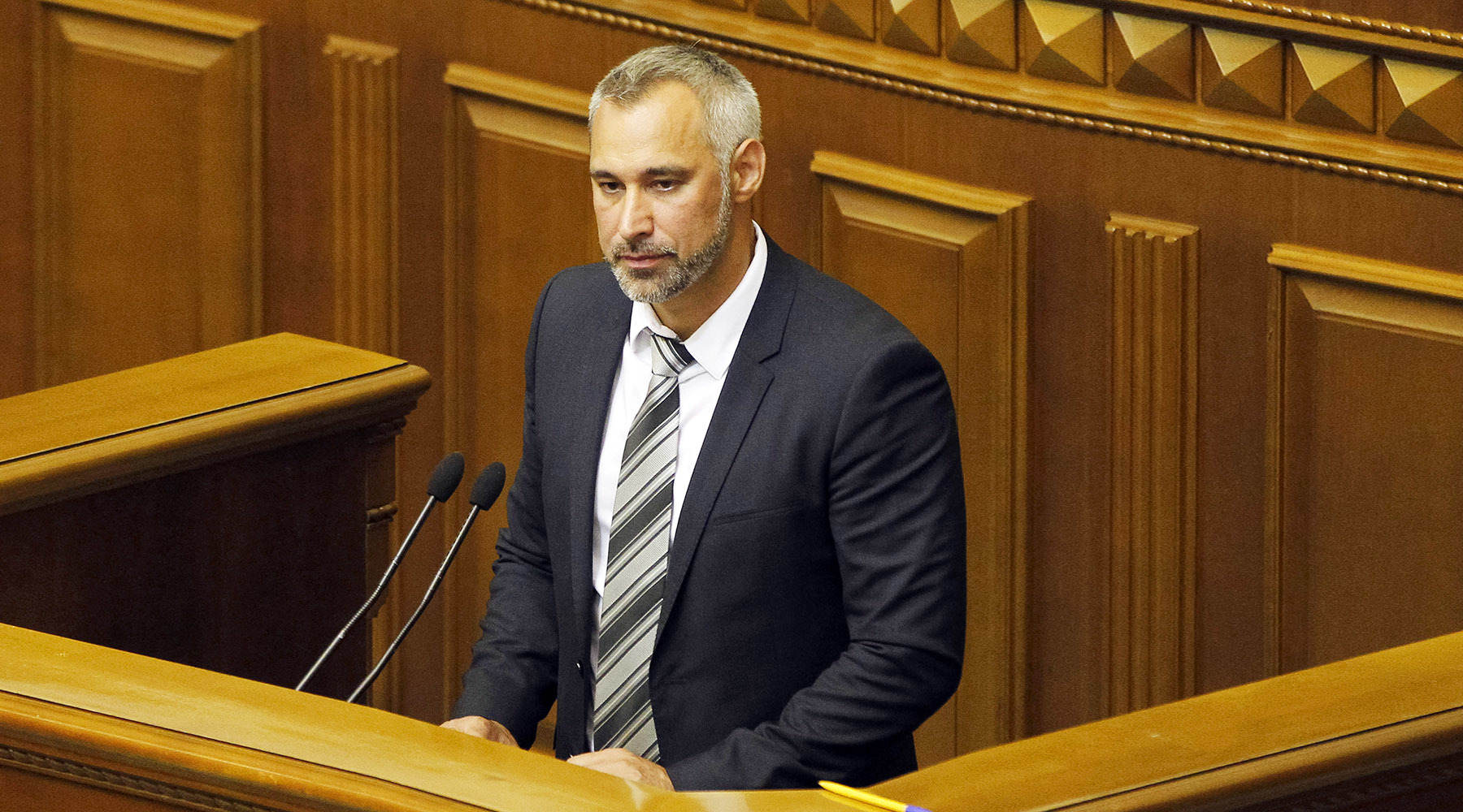«Отход от принципов демократии»: как отмена депутатской неприкосновенности может сказаться на политической жизни Украины