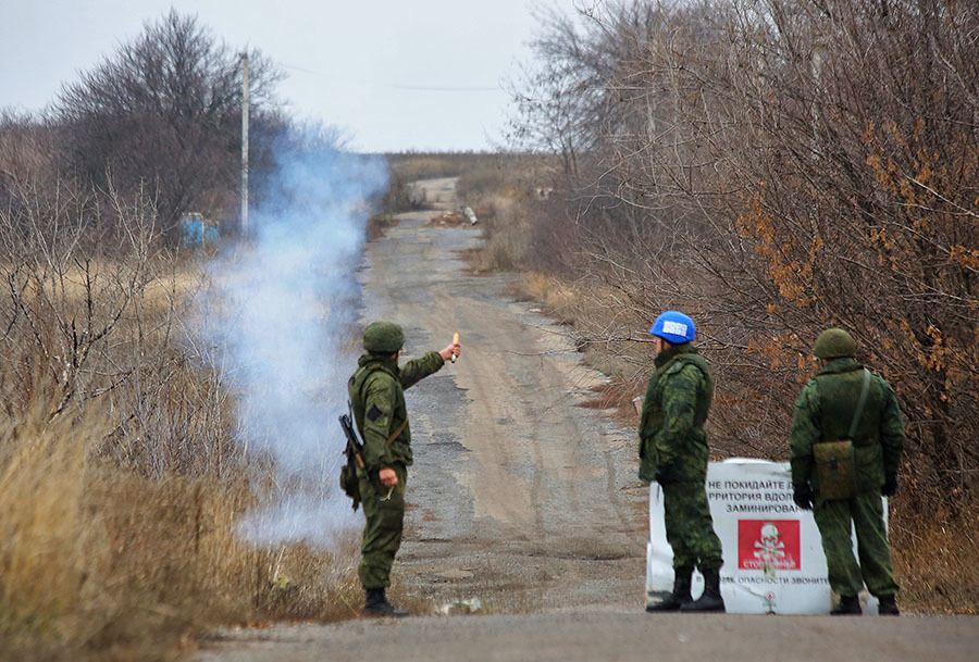 «Пытается игнорировать Минские соглашения»: зачем Зеленскому нужна «муниципальная стража» в Донбассе