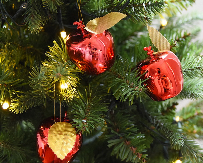 Почему американские дети В Рождество ищут на елке огурец