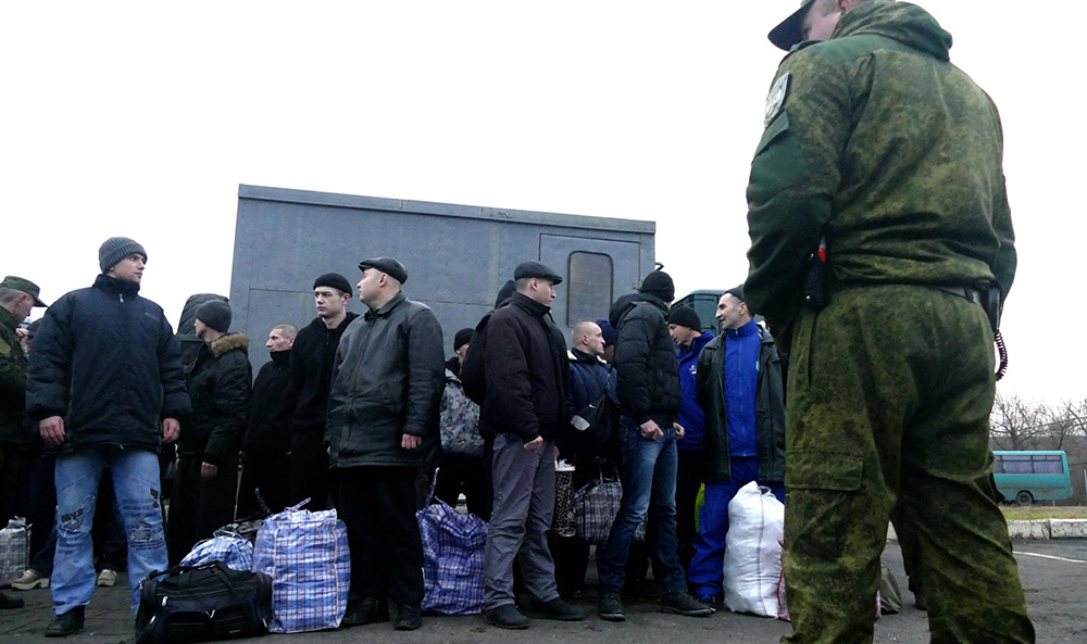 «Шаг в направлении мира»: как запланированный обмен пленными может повлиять на урегулирование ситуации в Донбассе
