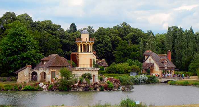 Сумасбродный проект последней королевы Франции: Декоративная деревня Марии-Антуанетты