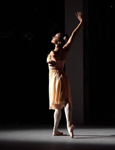 Темнокожая балерина из США обвинила Большой театр в расизме