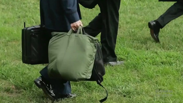 «Ядерный чемоданчик» президента впервые был показан на видео