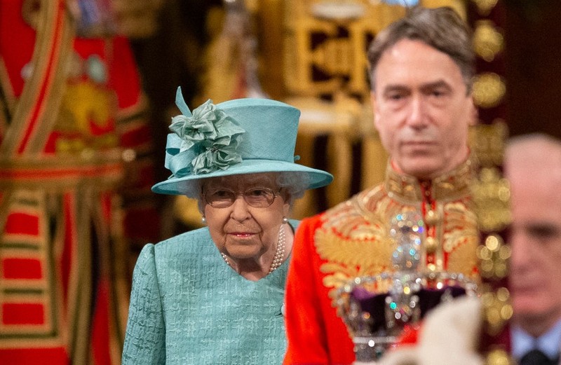 Как Елизавета II отреагировала на отделение Меган Маркл и принца Гарри от королевской семьи