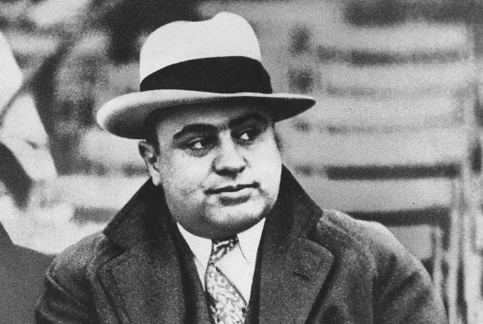 Как гангстер-бизнесмен Аль Капоне заработал на кризисе и чем отплатил обычным людям