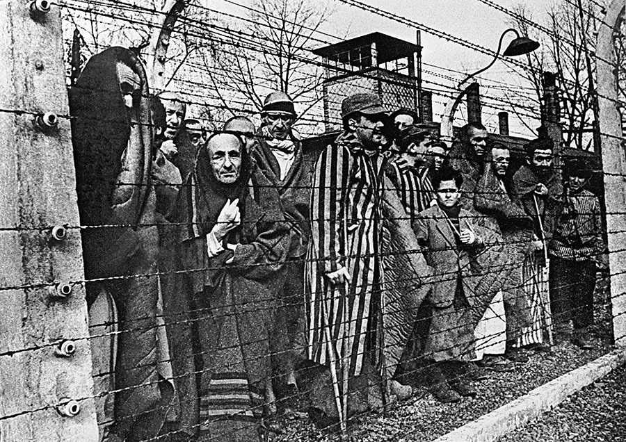 «Мы должны помнить»: как мир узнал правду о нацистском концлагере Освенцим