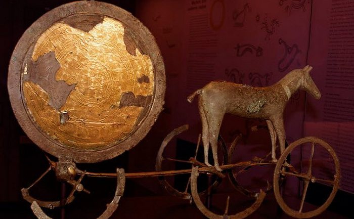 От солнечной колесницы в Дании до храма солнца в Египте: 10 древних артефактов, посвящённых культу Солнца 