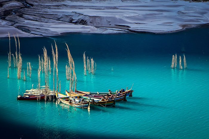 Природное чудо, которое появилось в результате стихийного бедствия: Озеро Аттабад