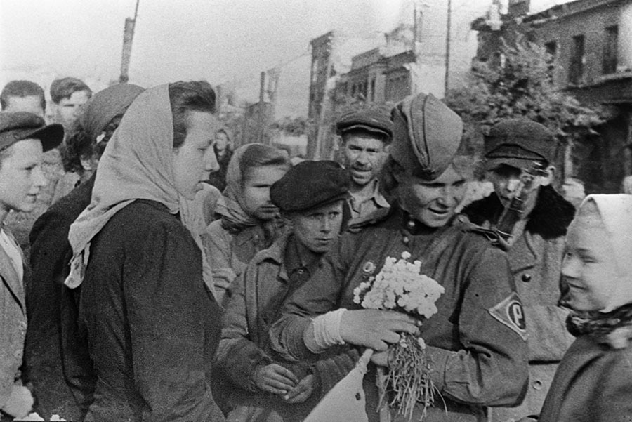 «Сплочены русофобией»: почему страны Восточной Европы всё чаще обвиняют Россию в «переписывании истории»