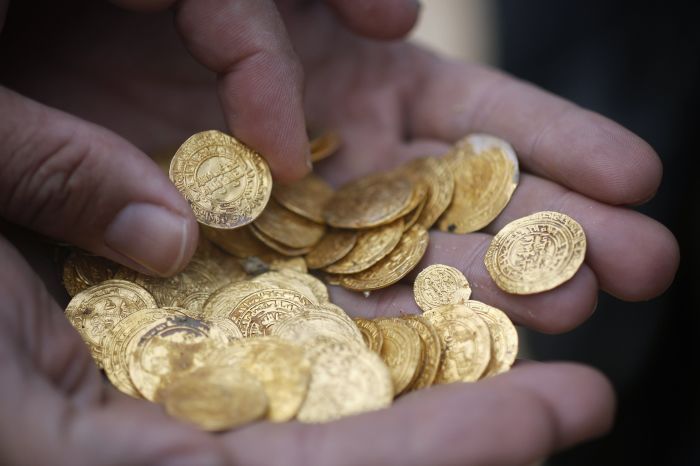 Таинственные клады Израиля: история древних золотых монет, чистоту которых проверяли на зуб