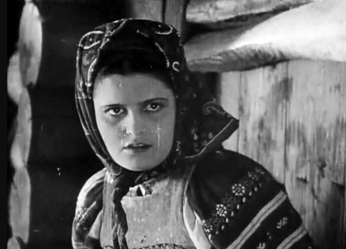 Угасшая звезда Эммы Цесарской: За что изгнали из кино советскую звезду, сыгравшую Аксинью в первой экранизации «Тихого Дона»