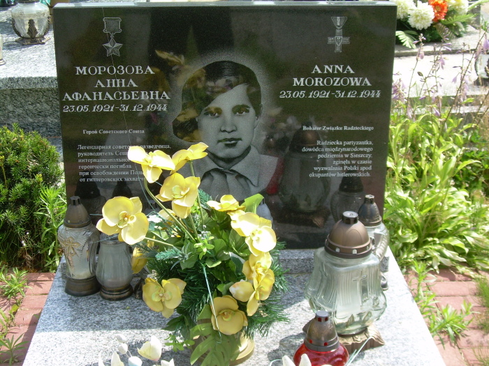 За какие заслуги советской разведчице Анне Морозовой установили памятник в Польше