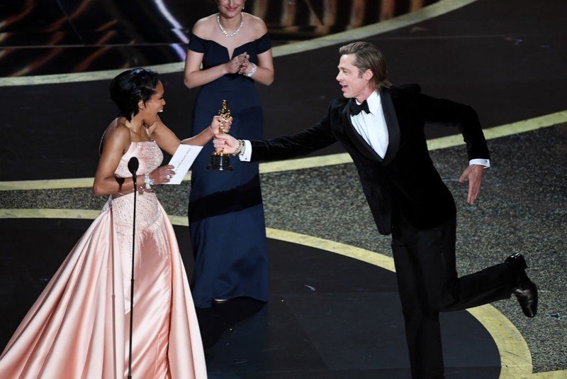 Брэд Питт получил «Оскар» и посвятил его своим детям