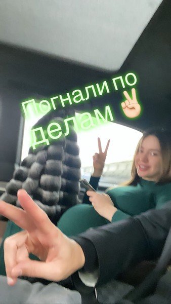 Дмитрий Тарасов сфотографировал жену Анастасию с молокоотсосом: фанаты недовольны