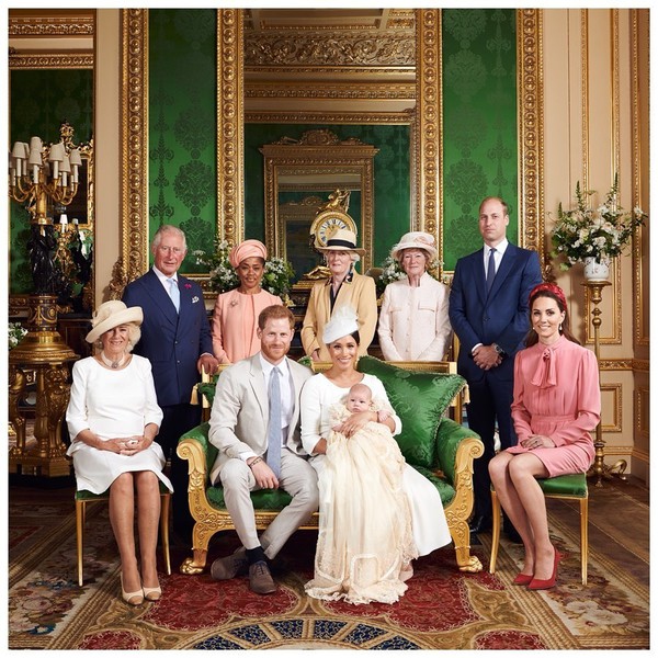 Елизавета II запретила Меган Маркл и принцу Гарри регистрировать бренд Sussex Royal