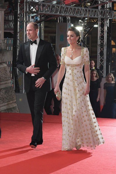 Кейт Миддлтон в платье 2012 года и принц Уильям прибыли на церемонию вручения премии BAFTA-2020