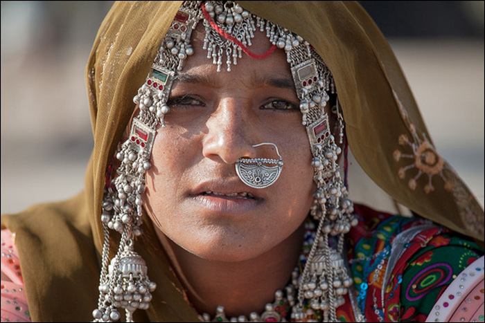 Когти, кости и монеты: Какие этнические украшения носят женщины в разных уголках мира