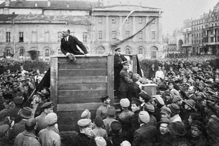 Почему матросы Кронштадта выступили против большевиков, а красноармецы не смогли остановить мятеж с первой попытки