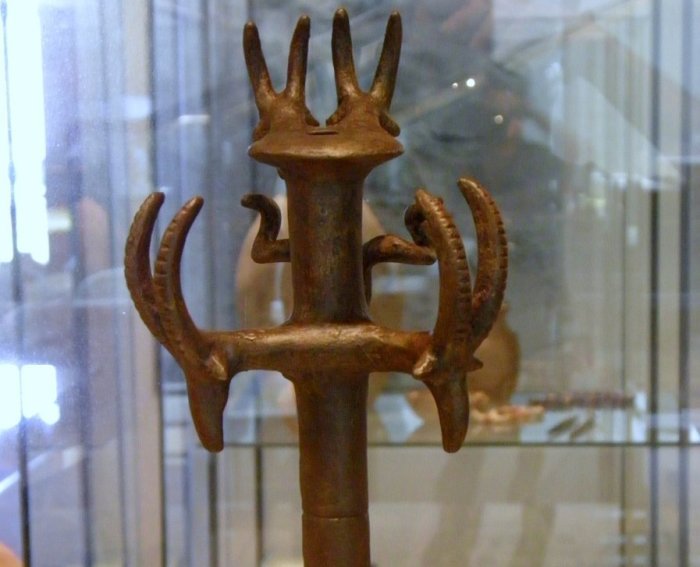 Самая древняя в мире корона: Какую тайну хранит клад, спрятанный в спешке 6000 лет назад