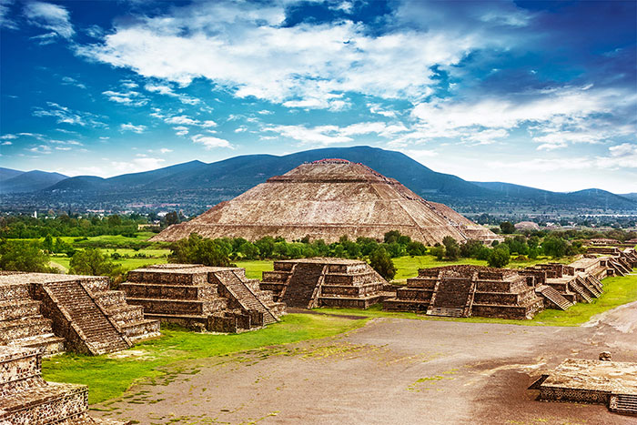 Золото ацтеков, украденное Кортесом, обнаружили при строительстве бара в Мехико