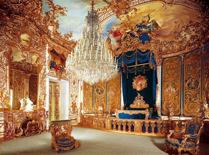 Экзотические мотивы, стол в люке и другие странности замка Баварского короля Людвига 