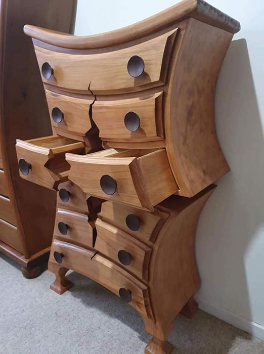 Как выглядит сумасшедшая «ломанная» мебель ручной работы, словно сбежавшая из фильмов Тима Бёртона