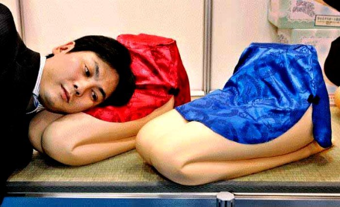 Робот для поцелуев и подушка для обнимашек: 9 гаджетов для одиноких людей