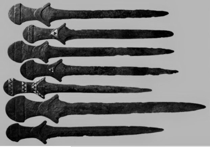 В итальянском монастыре обнаружили самый древний меч в мире: Что известно о происхождении бесценного артефакта
